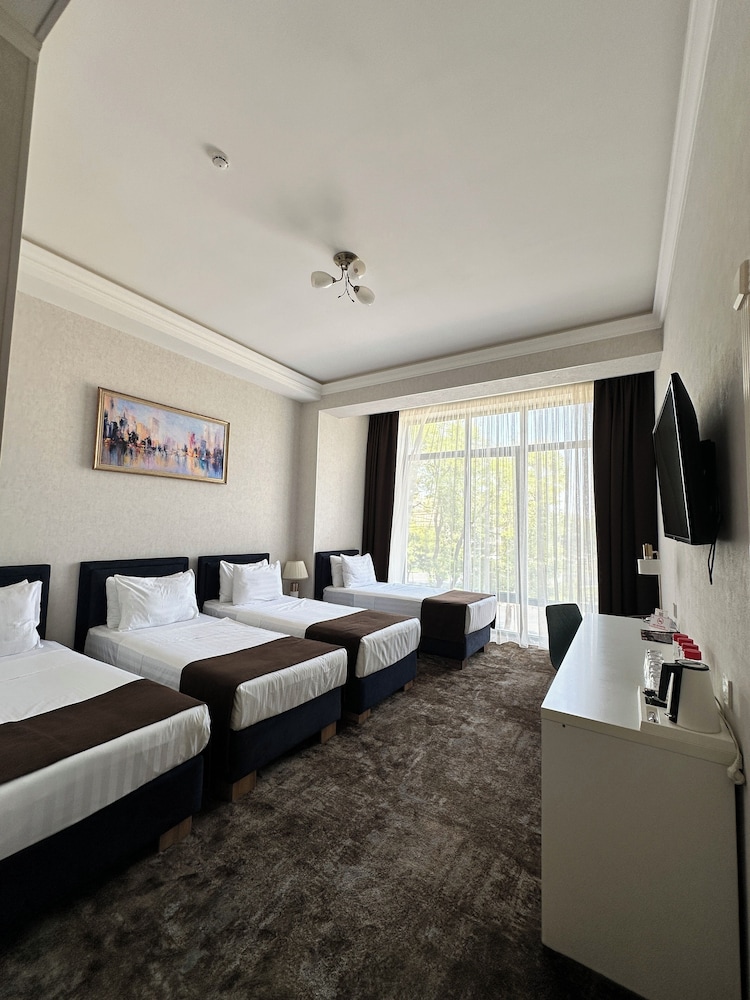 Deluxe Quadruple Room photo 2