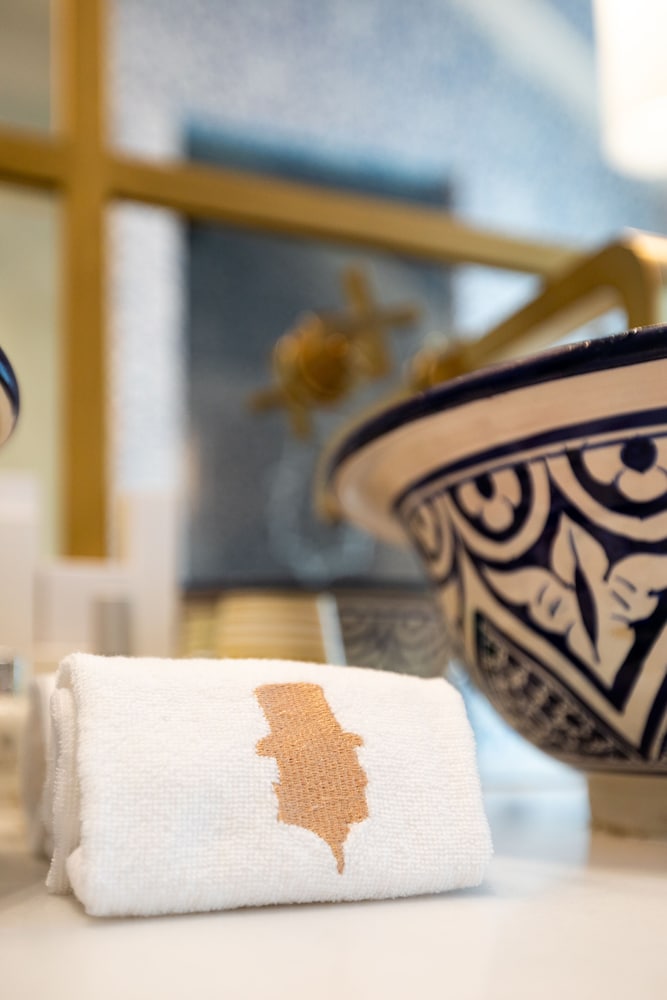 Luxury Suite - Photo 21