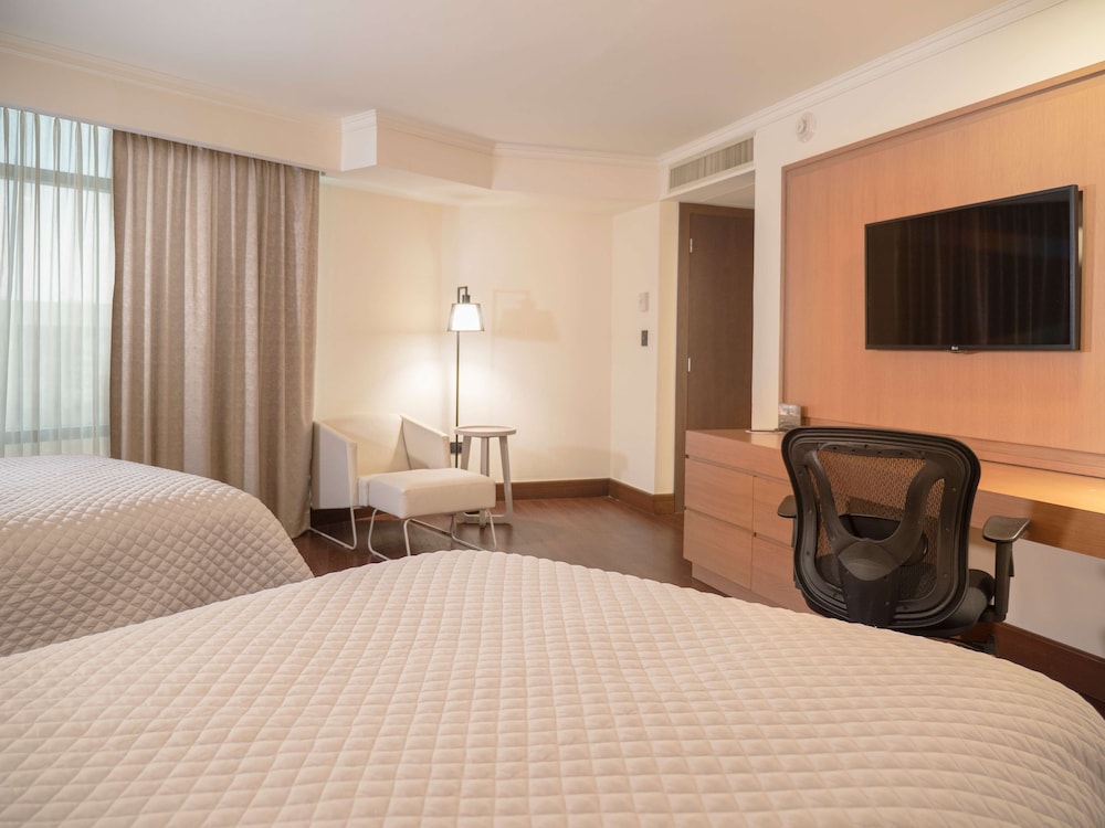 Executive Suite, 2 Double Beds (Junior) - Photo 1