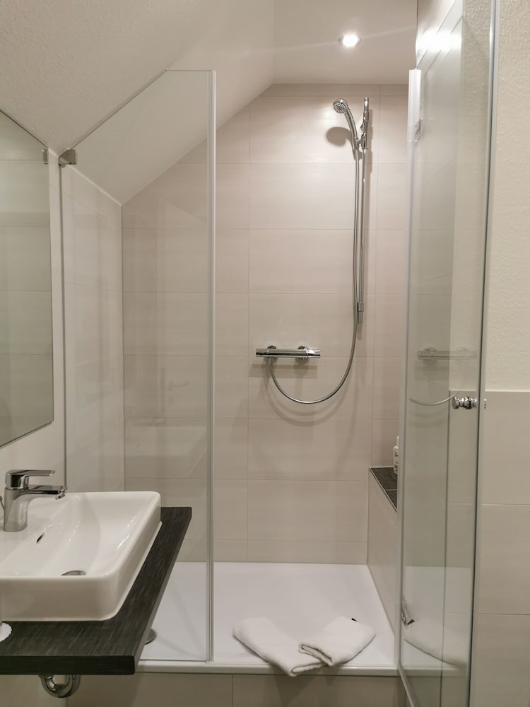 Single Room - Photo 5
