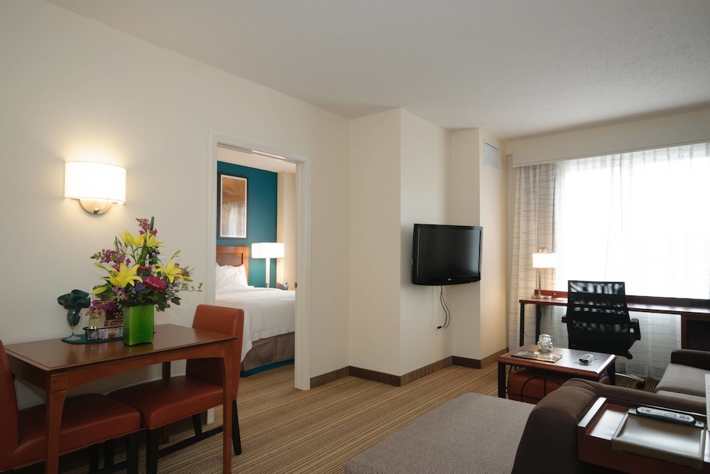 Suite, 1 Bedroom - Photo 9