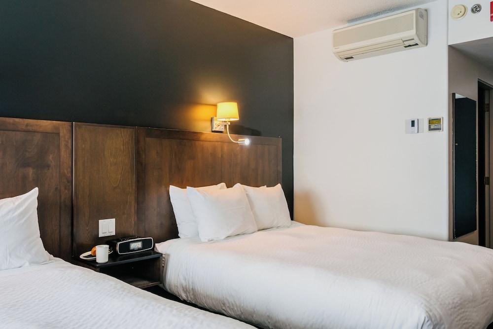 Comfort Room, City View - Photo 3