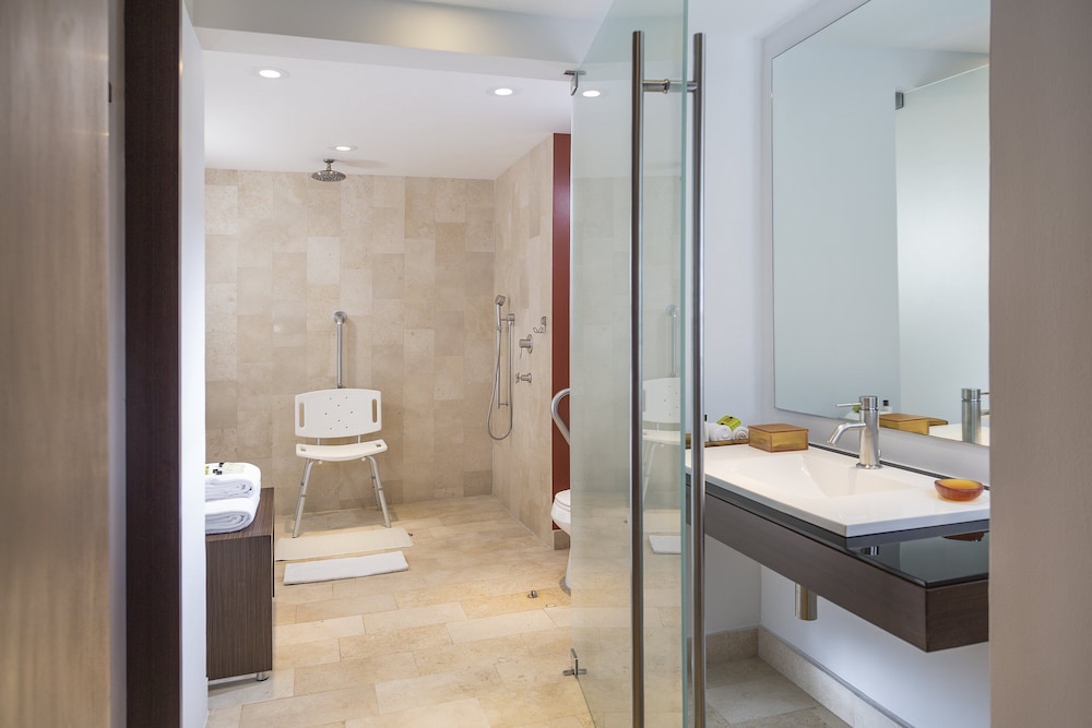 Room, 2 Queen Beds, Accessible - Photo 6