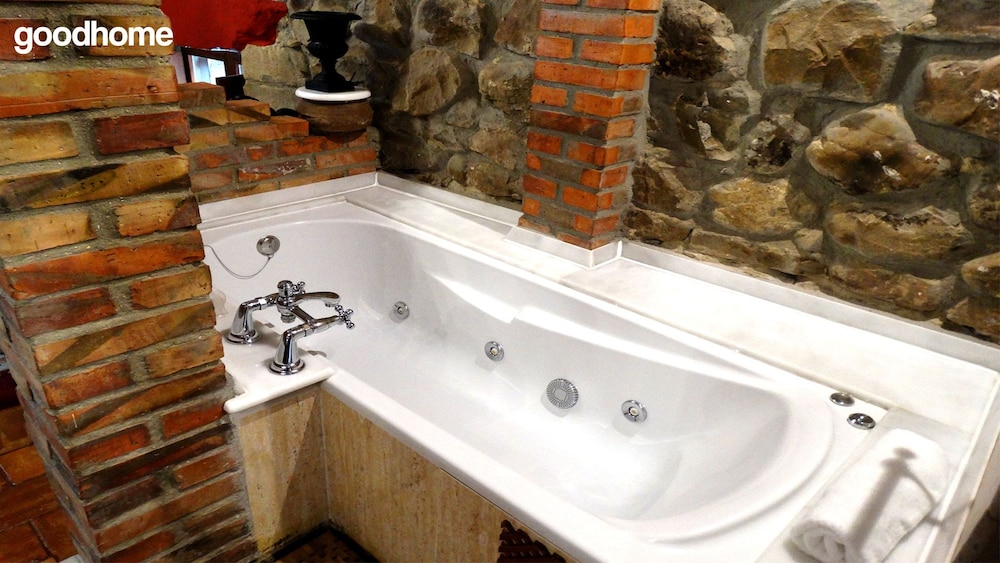 Honeymoon Suite, 1 King Bed photo 2