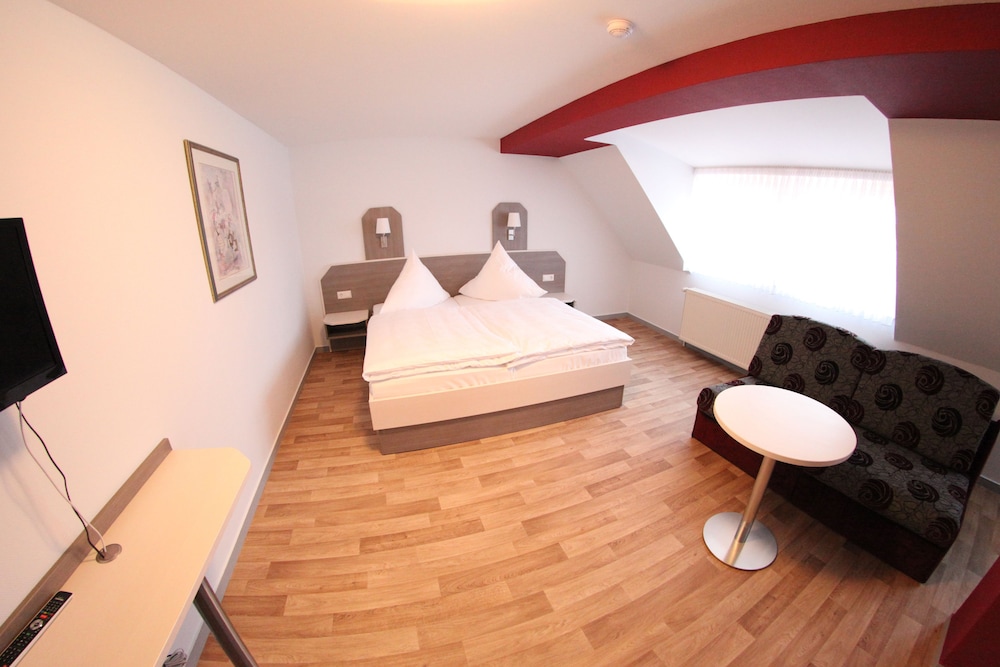 Basic Double Room photo 2
