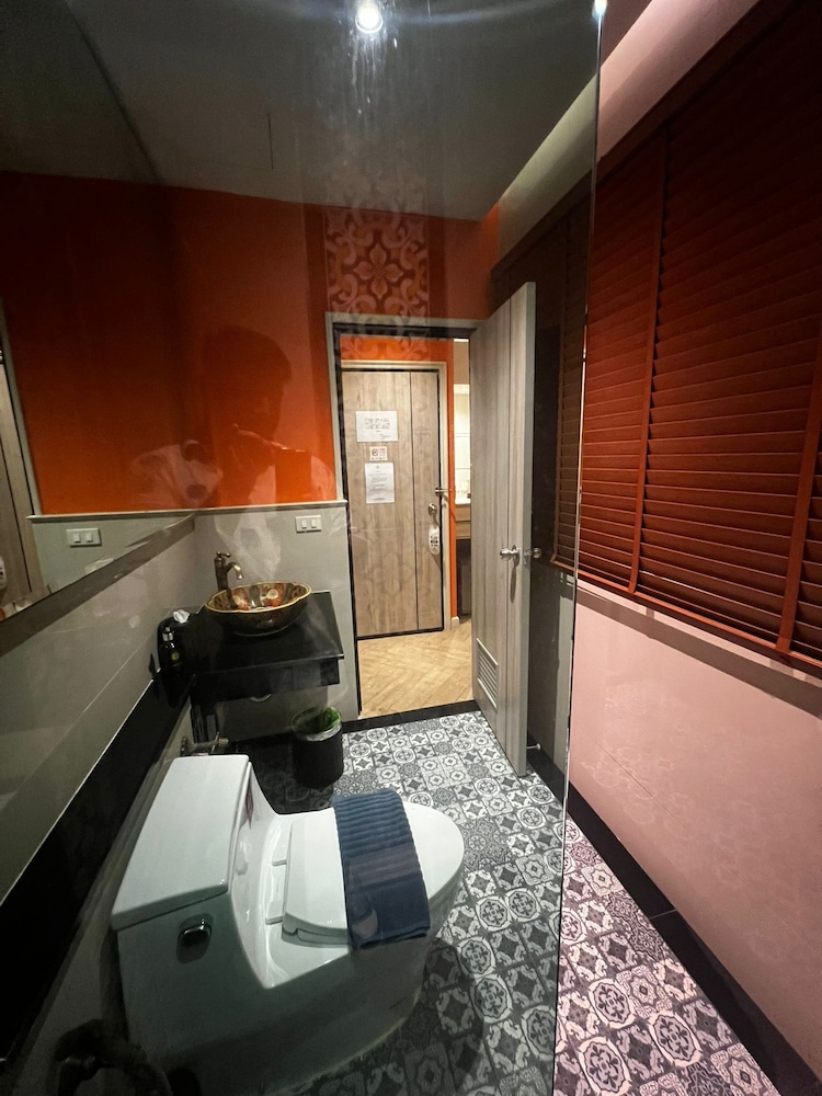 Deluxe Double Room - Photo 8