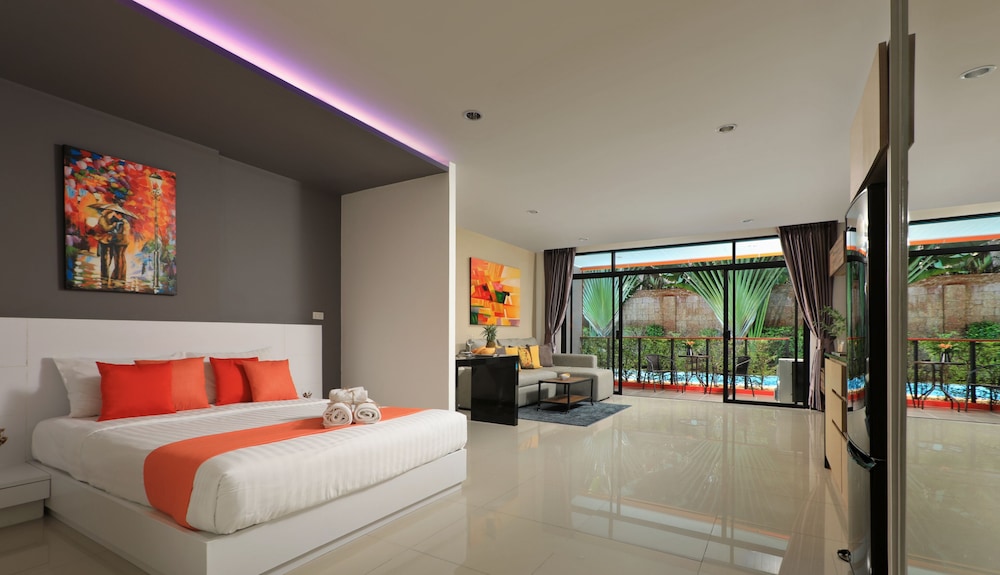 Studio Suite, Pool Access photo 1