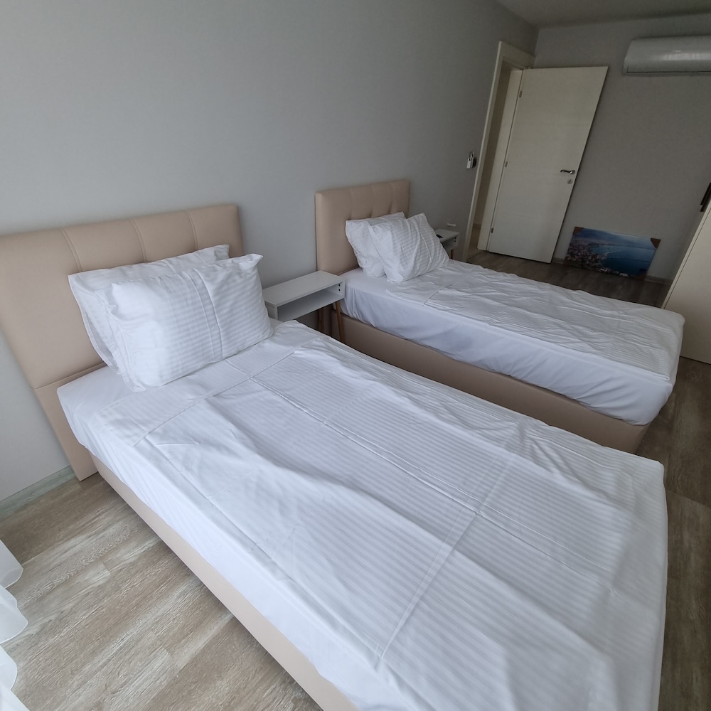 Deluxe Condo, 3 bedrooms, 1 living room (3+1) thumbnail 6