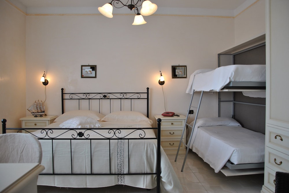 Deluxe Quadruple Room photo 1