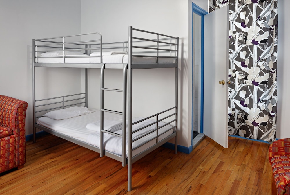 Shared Dormitory (1 Bunk Bed in 2 Bed Shared Dorm), Private Bathroom photo 2