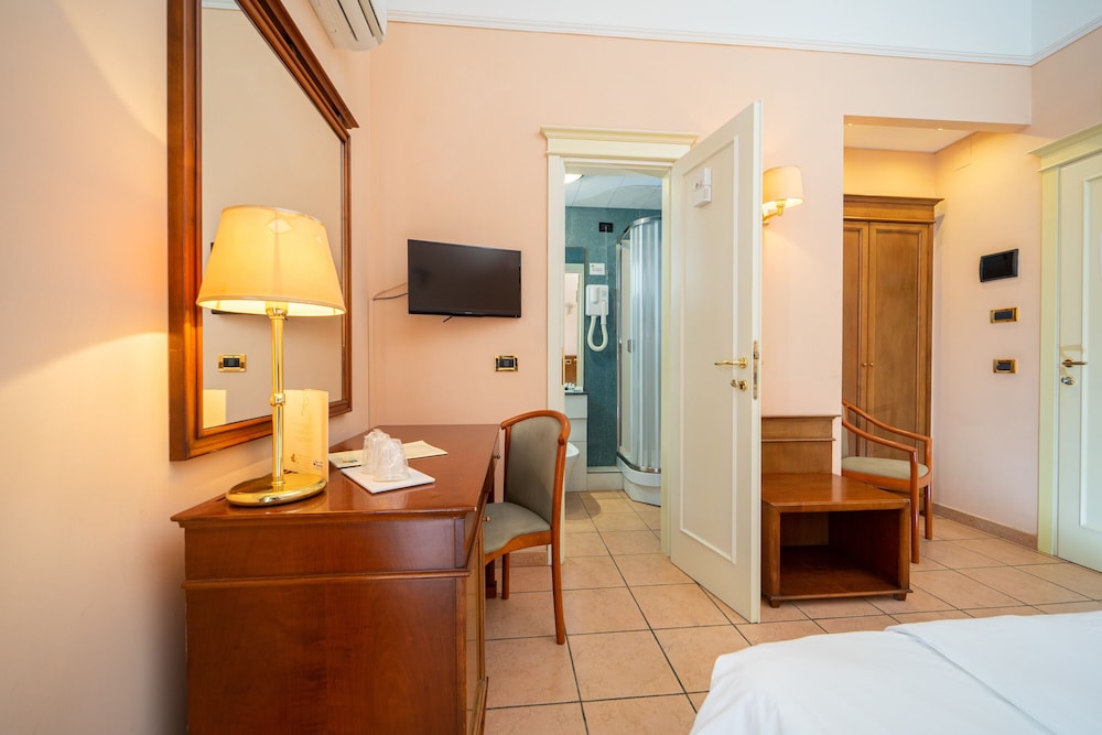 Superior Double Room, Balcony - Photo 2