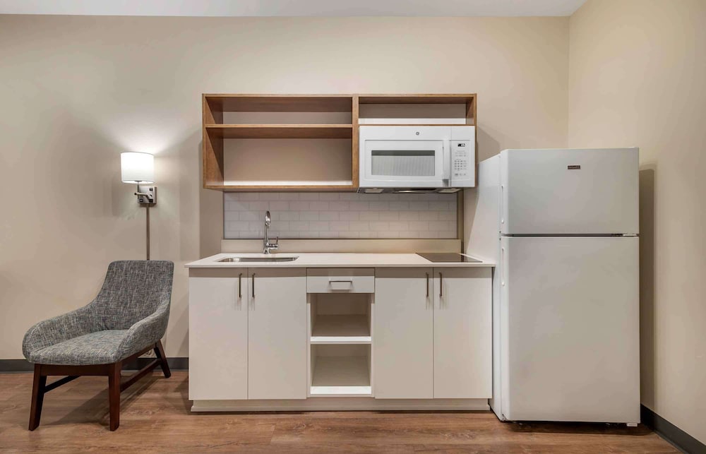 Standard Studio, 2 Queen Beds, Non Smoking, Refrigerator & Microwave - Photo 3