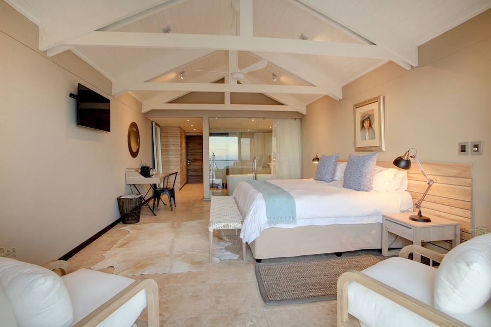Superior Double Room, 1 King Bed, Balcony, Ocean View photo 2