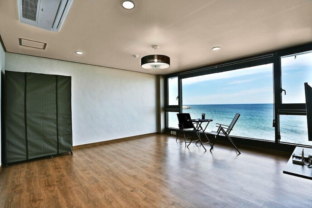 Room (206) photo 1