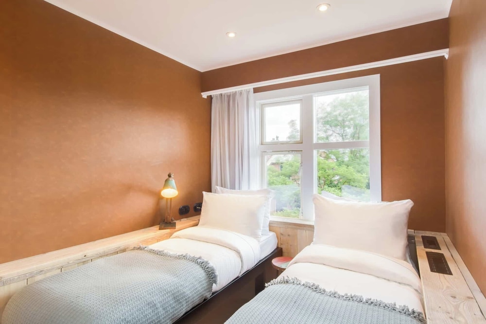 Small Twin room photo 1