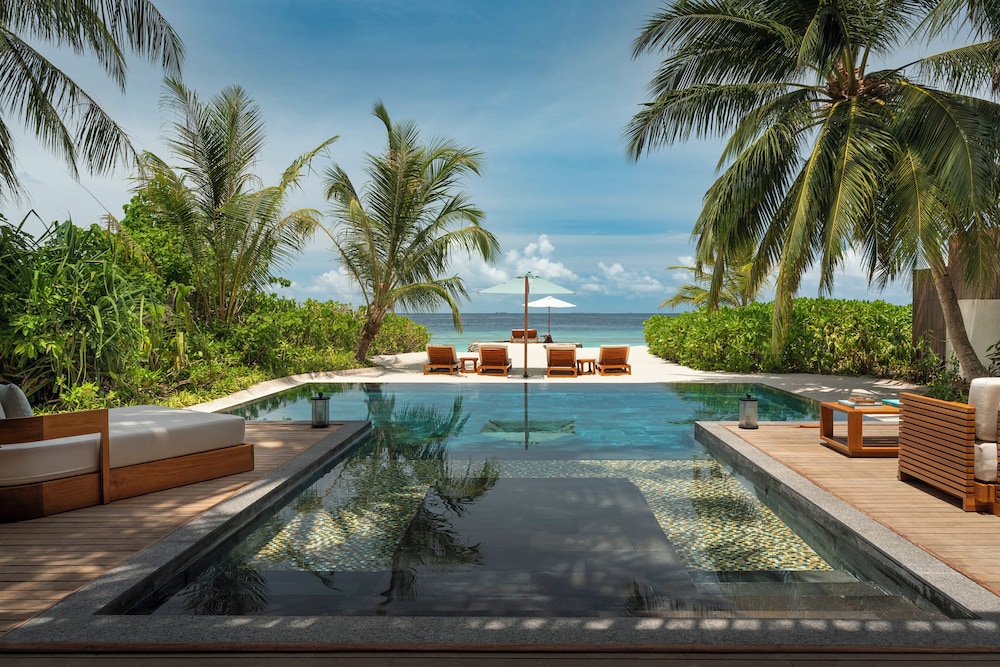 Two Bedroom Beach House With Pool - Photo 8
