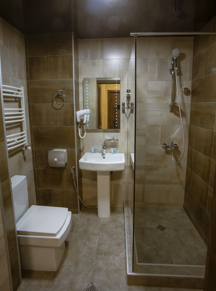 Deluxe Suite - Photo 7