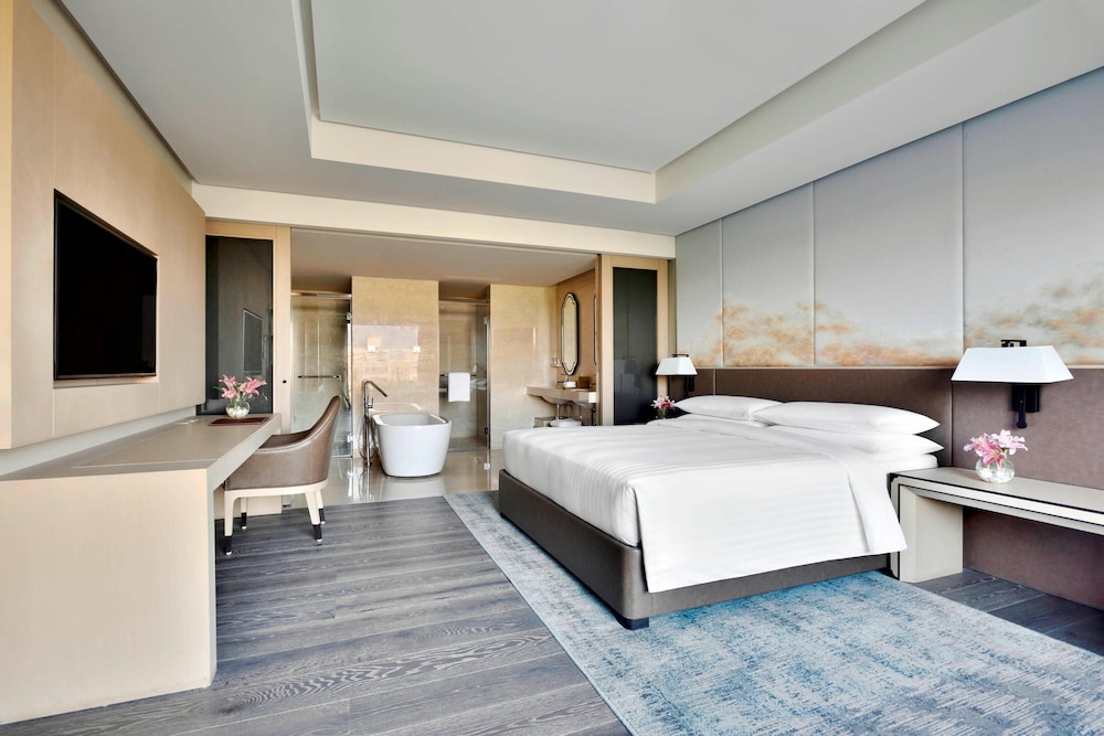Club Studio Suite, 1 King Bed photo 3