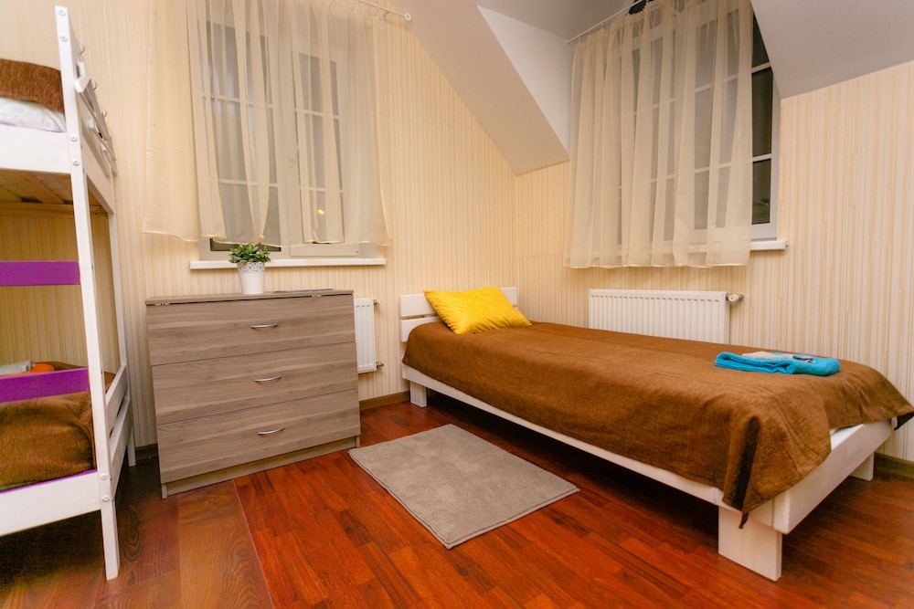 Economy Triple Room photo 1