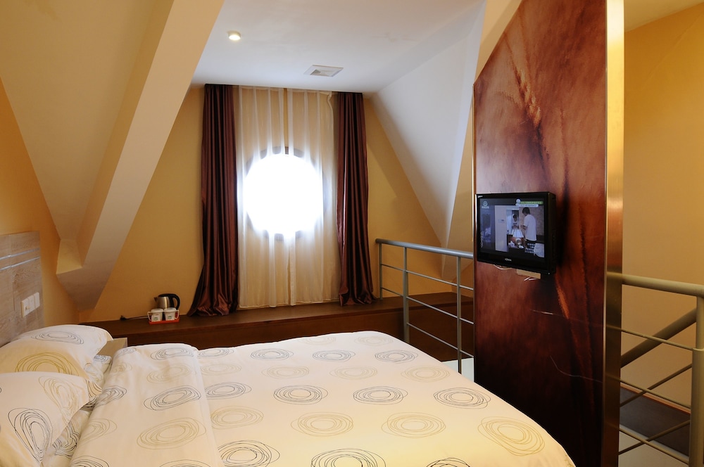 Business Suite photo 2