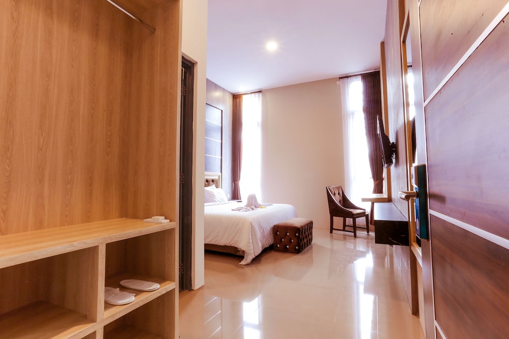 Deluxe Double or Twin Room