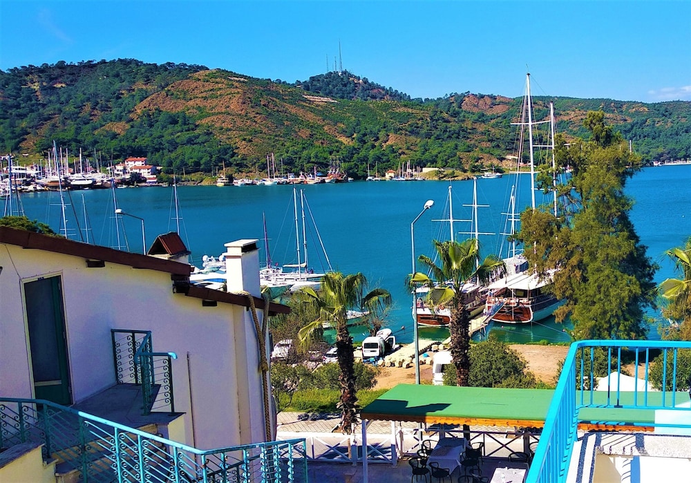 Deluxe Double Room, 1 Double Bed, Balcony, Partial Sea View