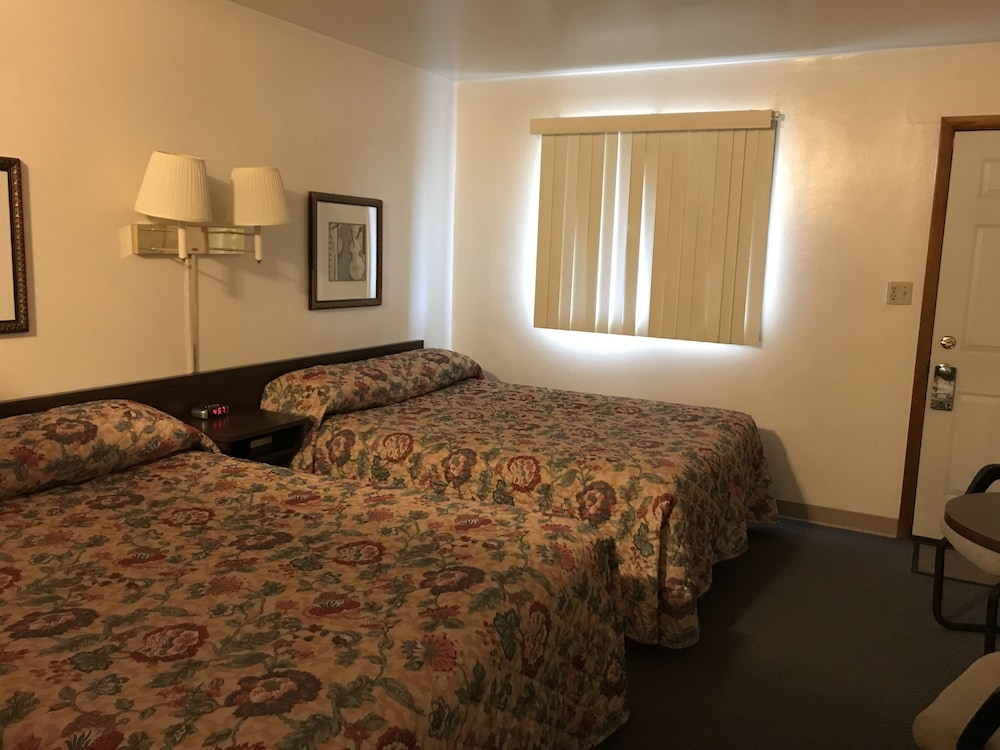 Room, 2 Queen Beds, Non Smoking photo 2