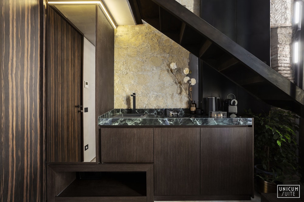 Deluxe Suite, 1 King Bed with Sofa bed, Kitchenette, City View