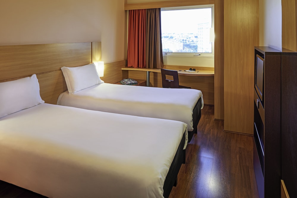 Standard Room, 2 Twin Beds - Photo 7
