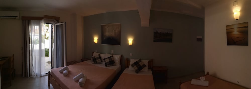 Classic Quadruple Room photo 2