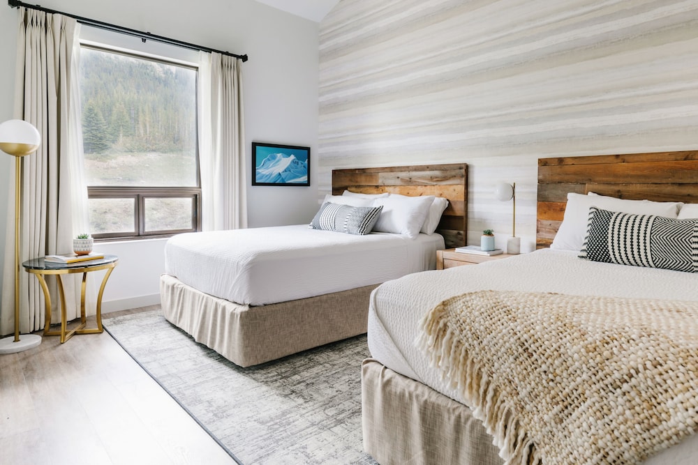 Premium Double Room, 2 Queen Beds, Valley View photo 1