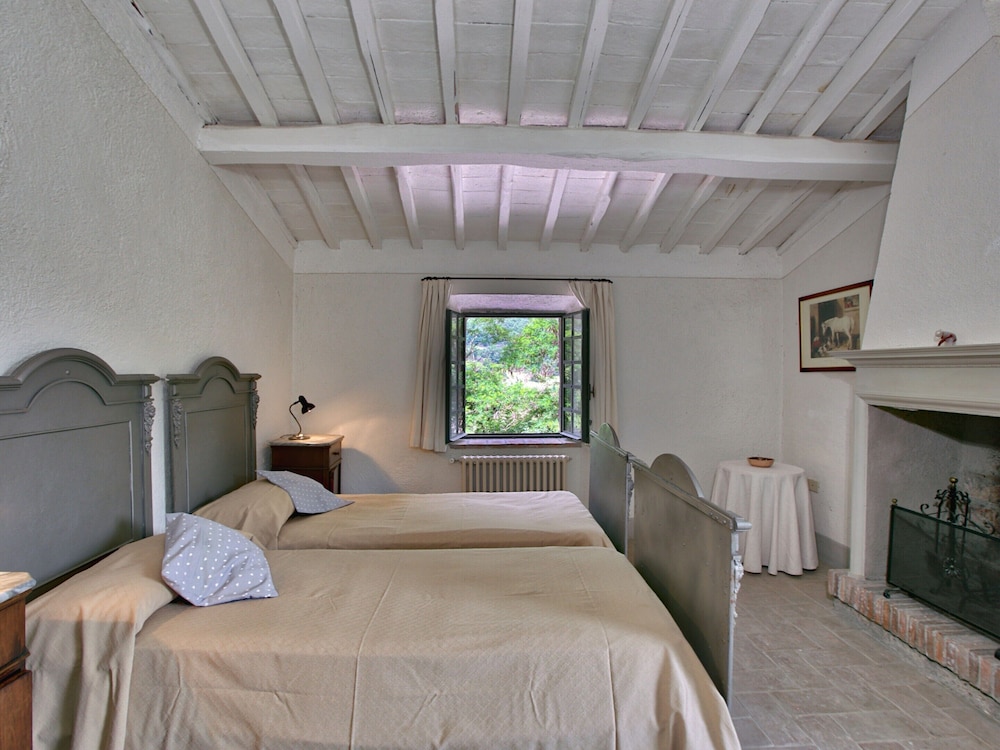 Comfort Villa, 4 Bedrooms photo 2
