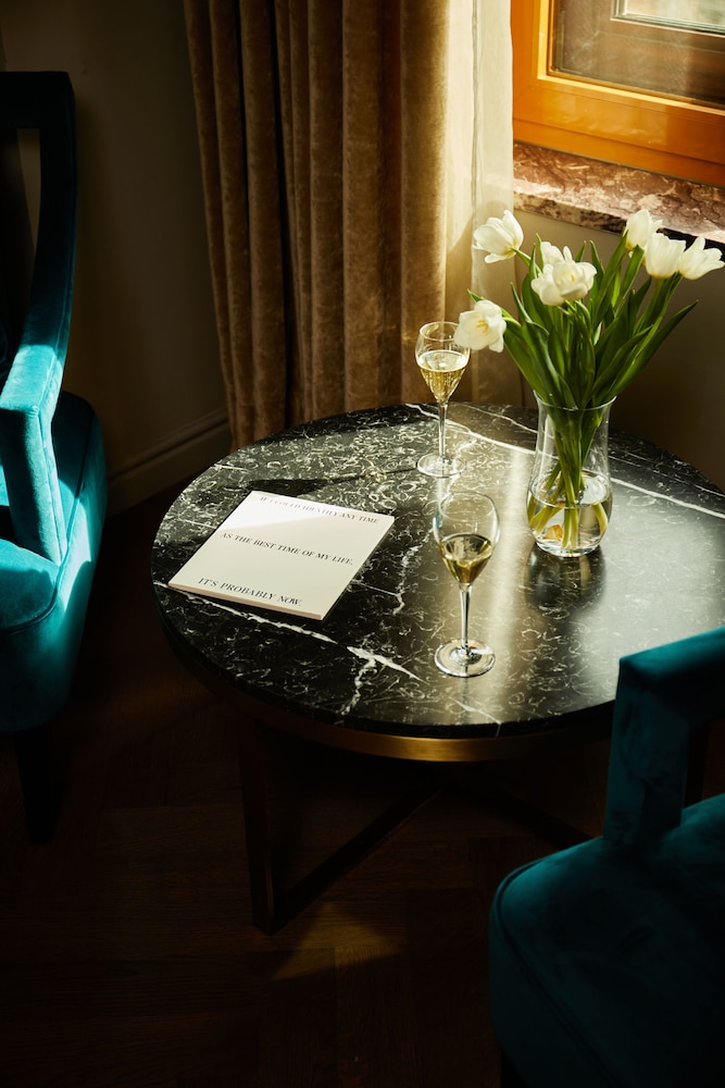 Junior Suite (El Avenida Palace) thumbnail 5