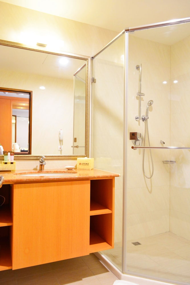 Deluxe Double Room, 1 Queen Bed photo 2