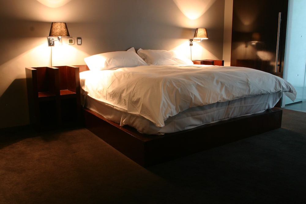 Room, 1 Queen Bed (Urban) - Photo 1