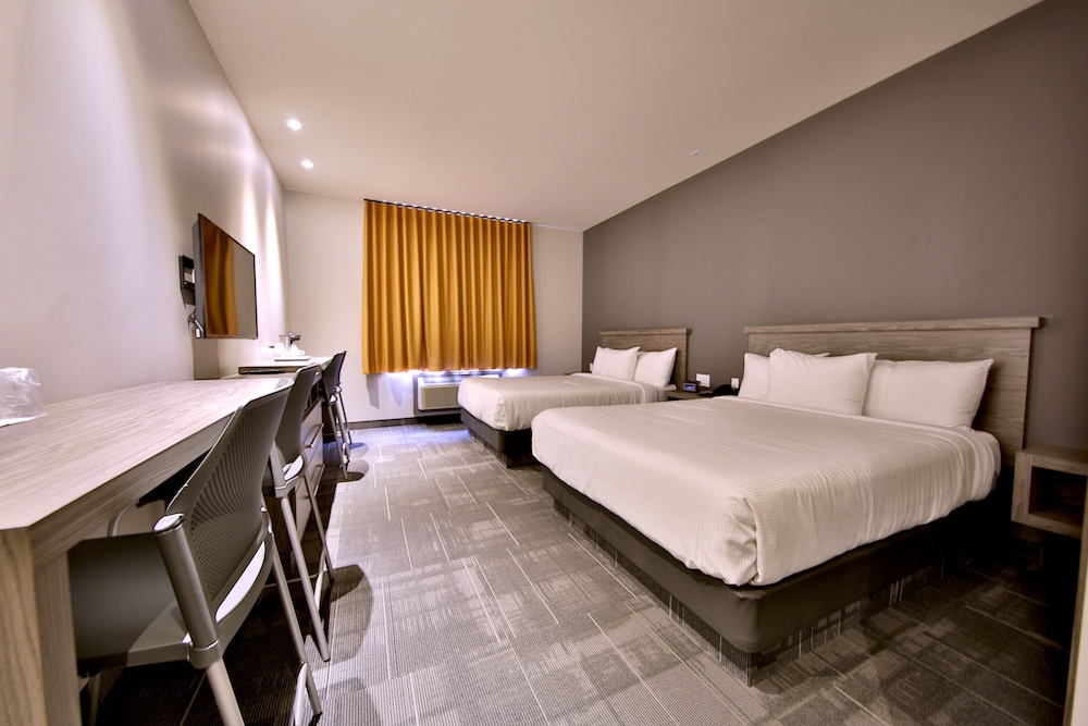 Superior Room, 2 Queen Beds photo 3