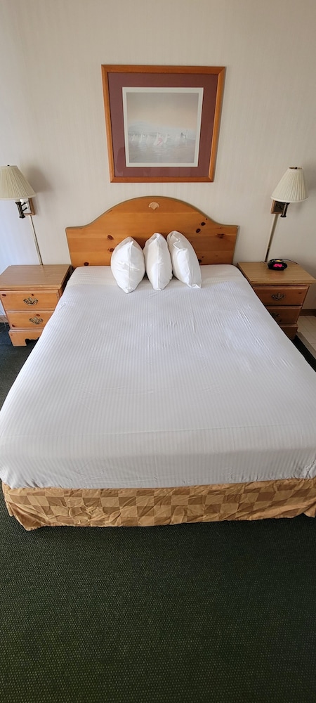 Deluxe Room, 1 Queen Bed, Jetted Tub photo 3