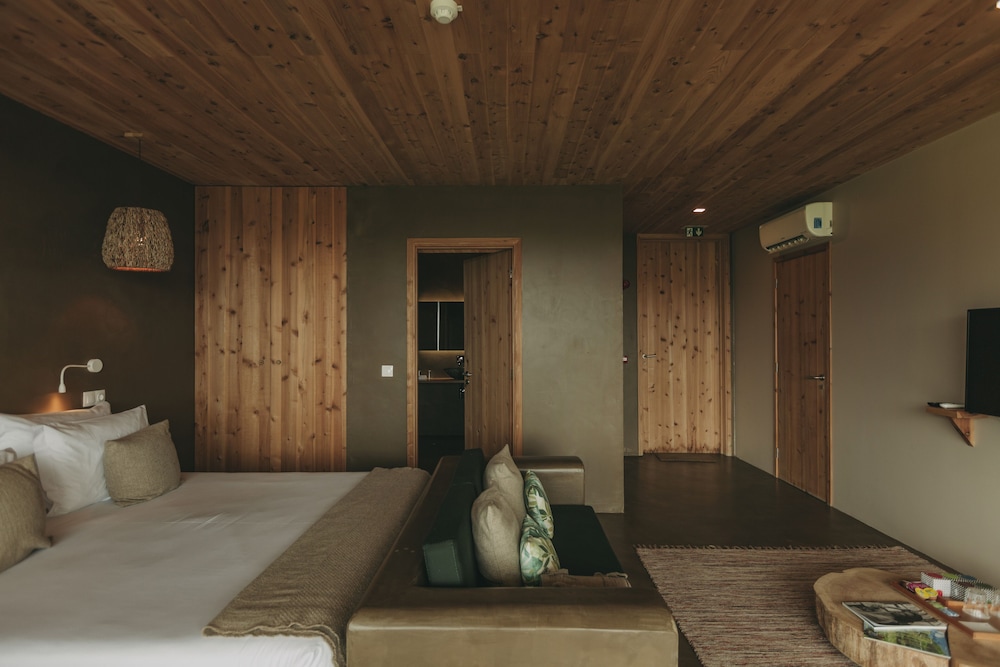Superior Studio, Hot Tub, Partial Sea View, photo 6