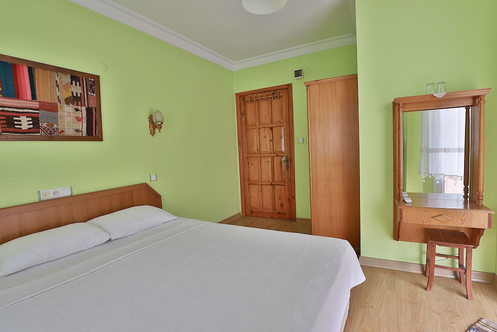 Standard Double Room - Photo 7