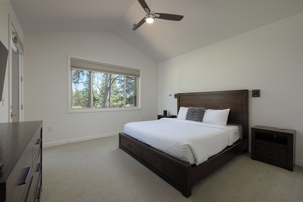 Townhome, Multiple Beds, Hot Tub, Golf View (Adventure View)
