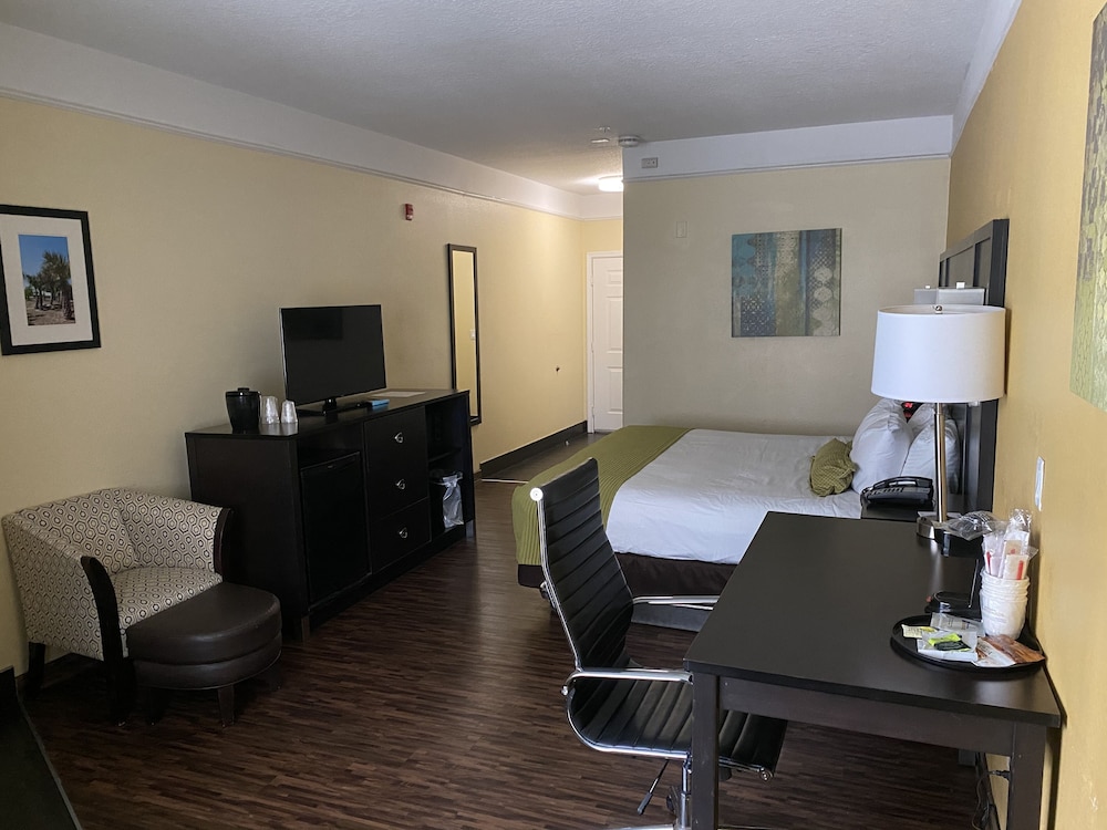 Standard Room, 1 King Bed, Accessible, Balcony photo 3
