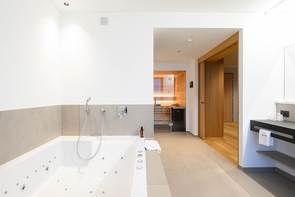 Luxury Suite photo 3