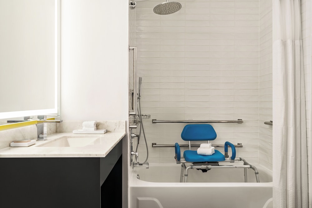 Room, 2 Queen Beds, Accessible, Bathtub (Mobility & Hearing) - Photo 8
