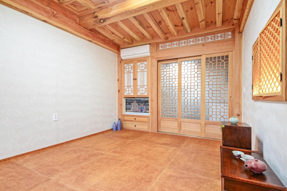 Basic Room, 1 Bedroom (Hwarangjae C) - Photo 6