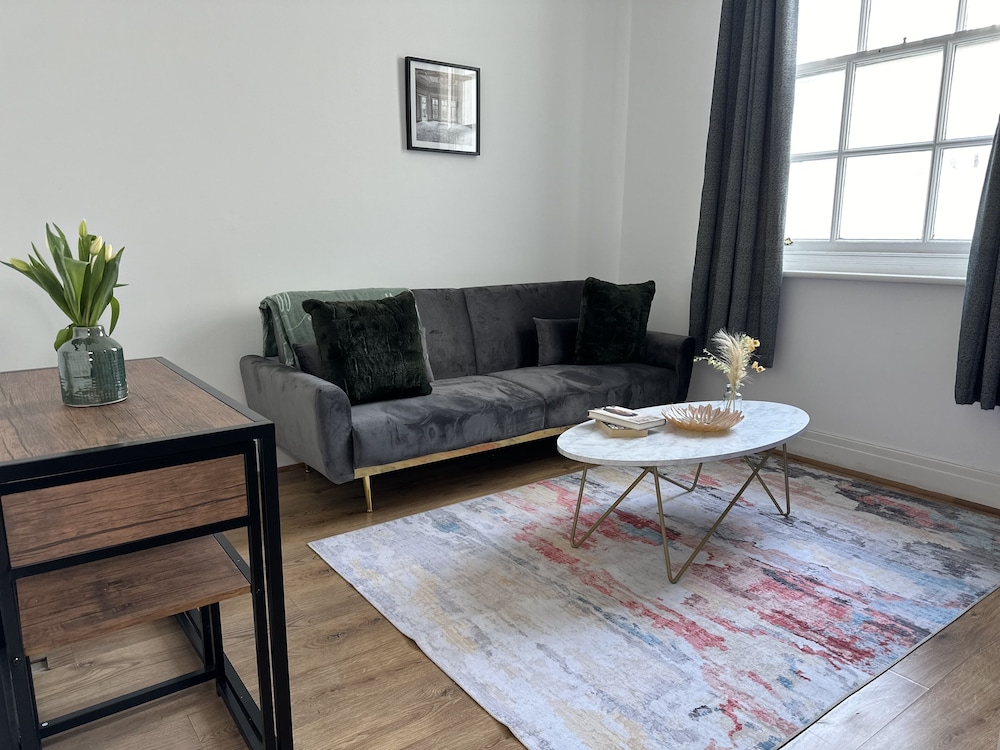 Apartment photo 1