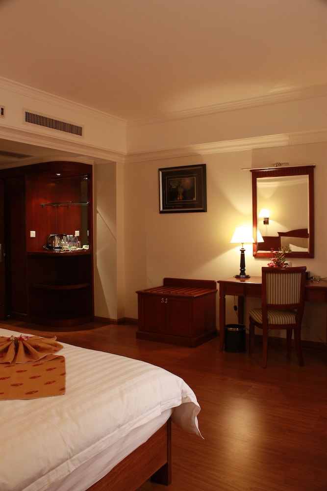 Suite, 1 King Bed photo 3