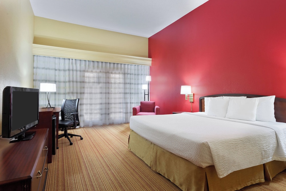 Room, 1 King Bed - Photo 2