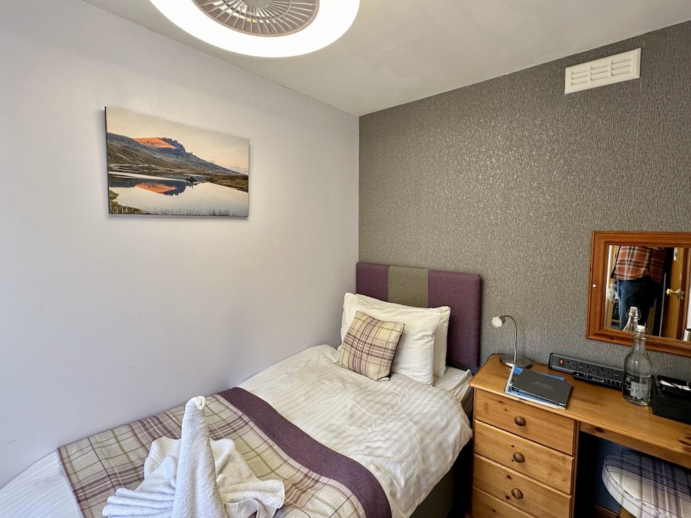 Single Room, Private Bathroom, Garden View (Room 10, 1st Floor Very Small Single)