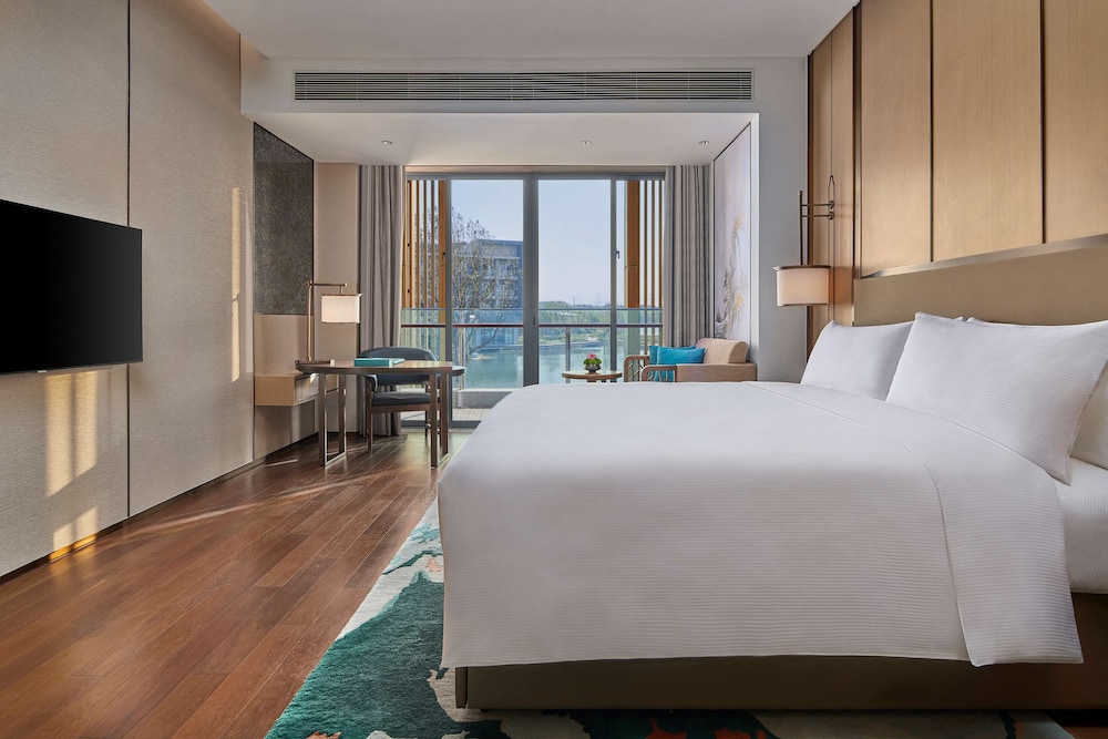 Executive Suite, 1 King Bed (Plunge Pool)