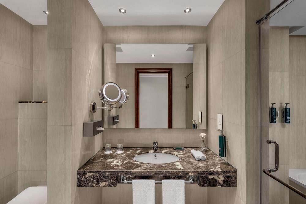 Junior executive deluxe suite thumbnail 6